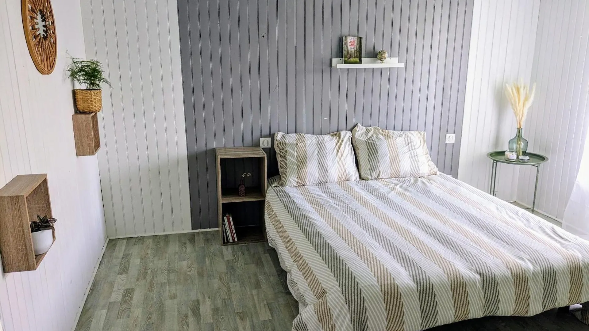 ホームステイ IrvillacChambre Dans Corps De Ferme A La Campagneアパートメント